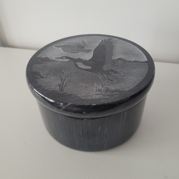 Vintage Siku Genuine Carved Soapstone Lidded Trinket Box - Eskimo Art Canada - Picture 2 of 7
